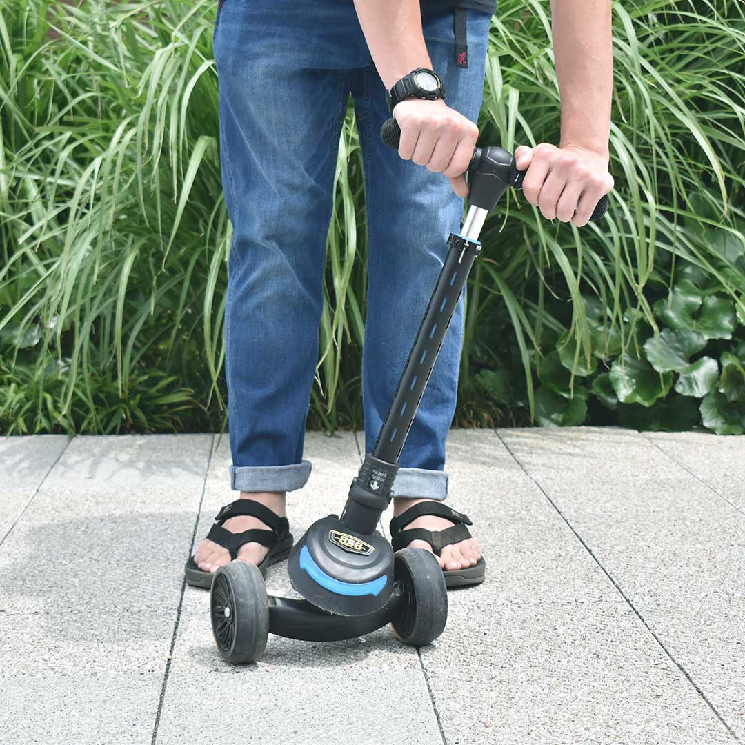 858
